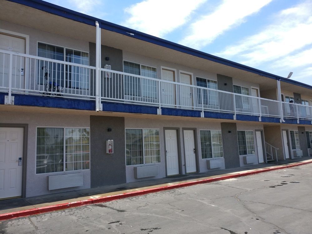 Travelodge By Wyndham Fresno Yosemite Area Exterior photo