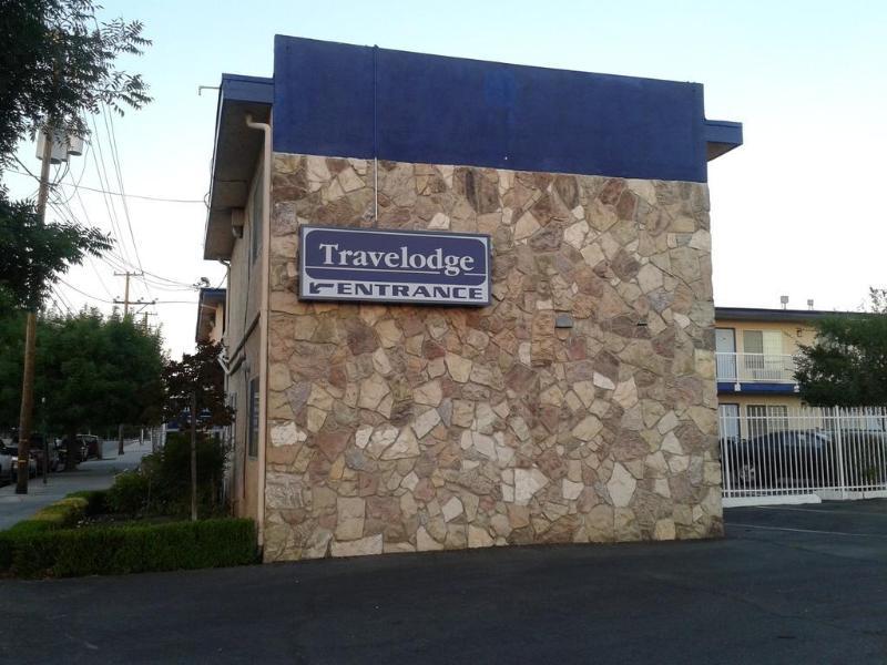 Travelodge By Wyndham Fresno Yosemite Area Exterior photo